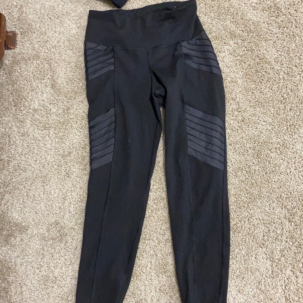 athletic leggings